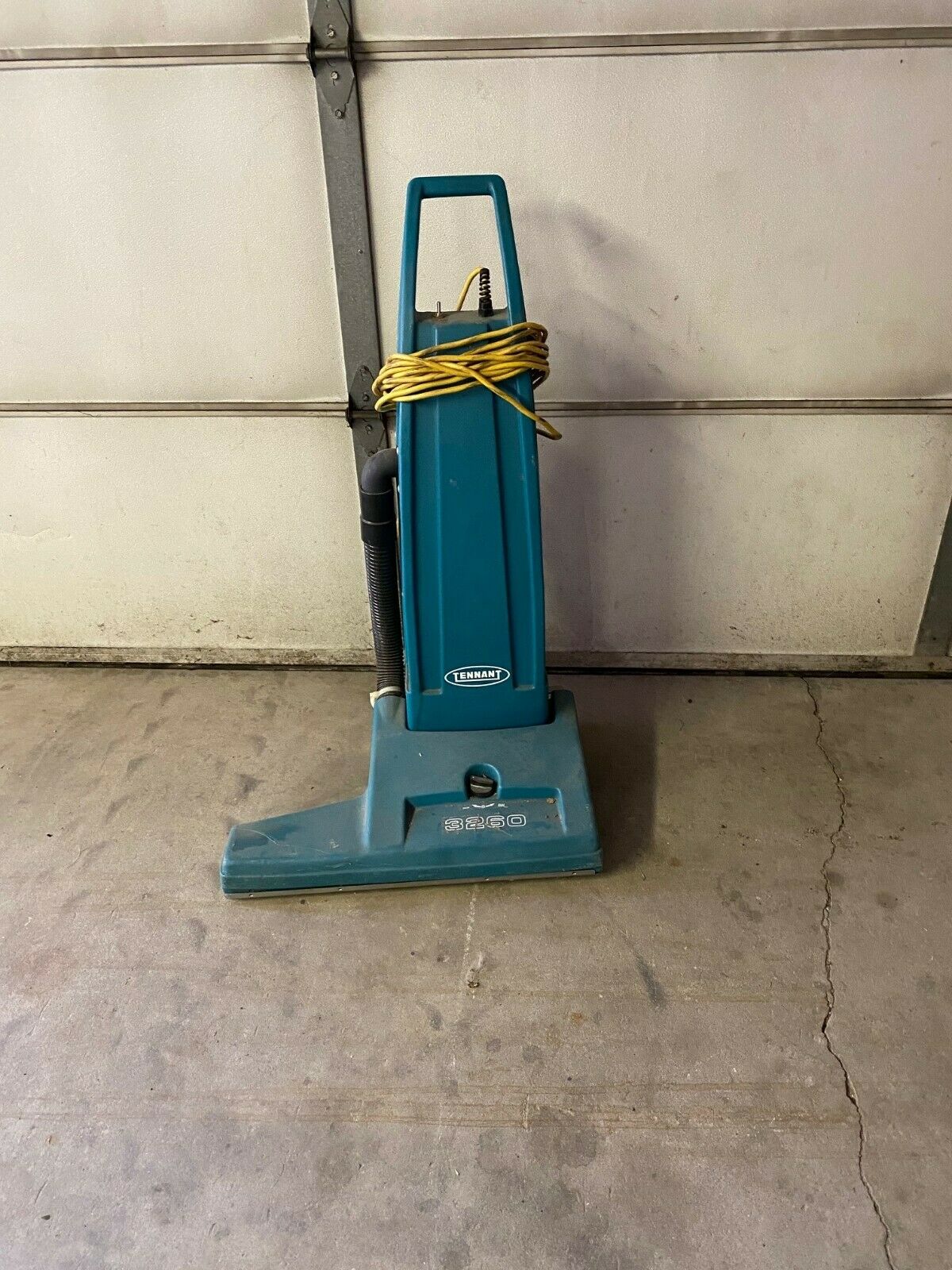 Tennant 3260 Vacuum Upright
