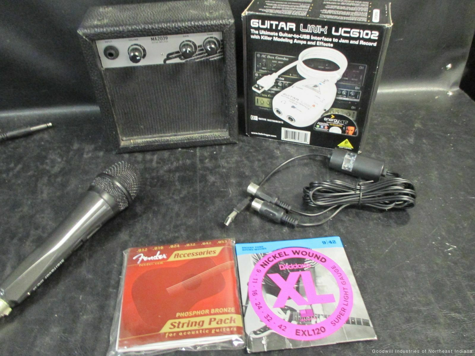 Lot Of Musical Equipment For Guitar & Audio Microphone! Amp, Strings & More (nl)